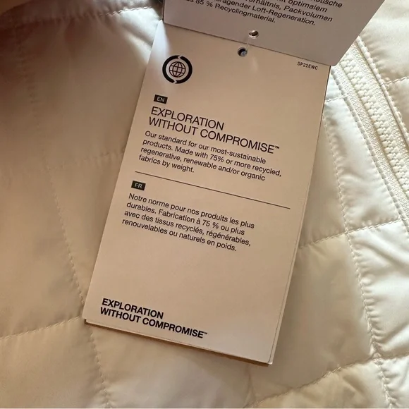The North Face Women's White Puffer Jacket - Picture 12 of 16